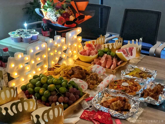 月度生日会,为寿星送上祝福与惊喜。